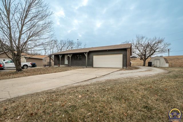 1033 SW Marge CT, Topeka, KS 66615