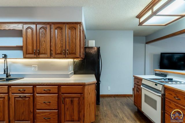 1033 SW Marge CT, Topeka, KS 66615