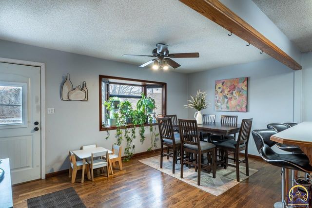 1033 SW Marge CT, Topeka, KS 66615