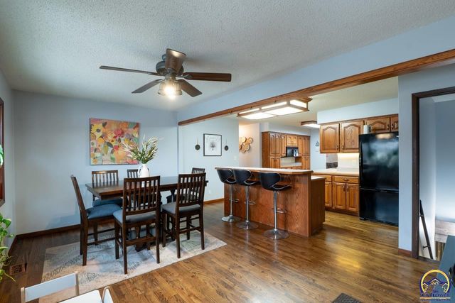 1033 SW Marge CT, Topeka, KS 66615