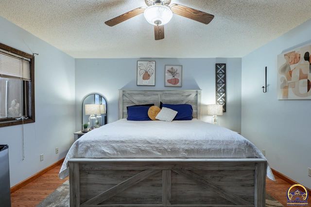 1033 SW Marge CT, Topeka, KS 66615