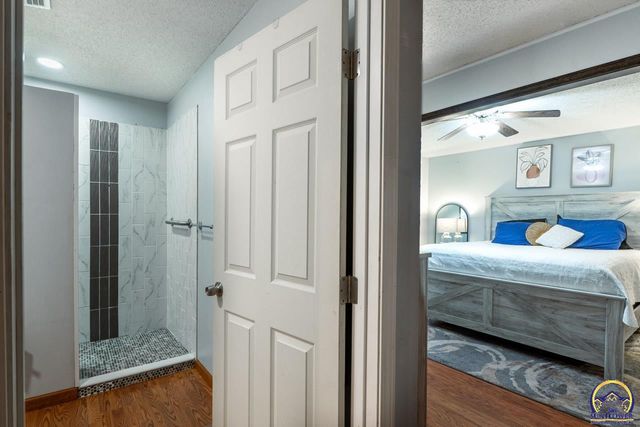 1033 SW Marge CT, Topeka, KS 66615