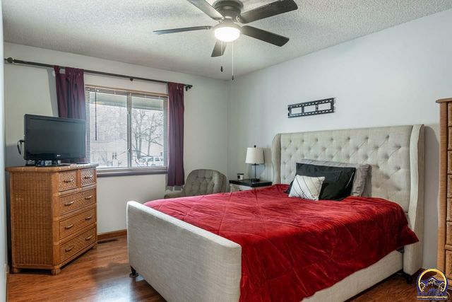 1033 SW Marge CT, Topeka, KS 66615