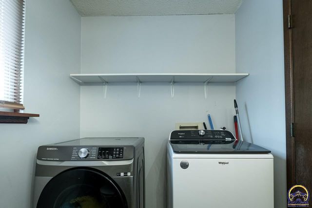 1033 SW Marge CT, Topeka, KS 66615