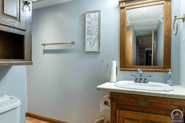 1033 SW Marge CT, Topeka, KS 66615