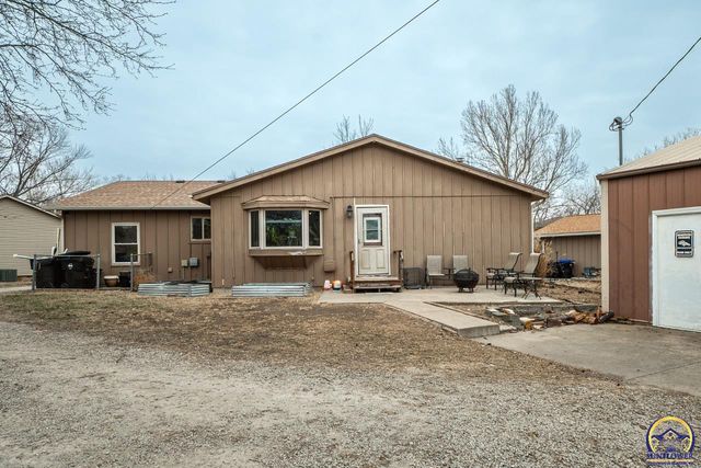 1033 SW Marge CT, Topeka, KS 66615