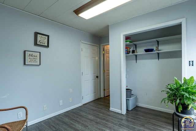 1033 SW Marge CT, Topeka, KS 66615