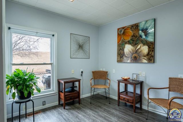 1033 SW Marge CT, Topeka, KS 66615