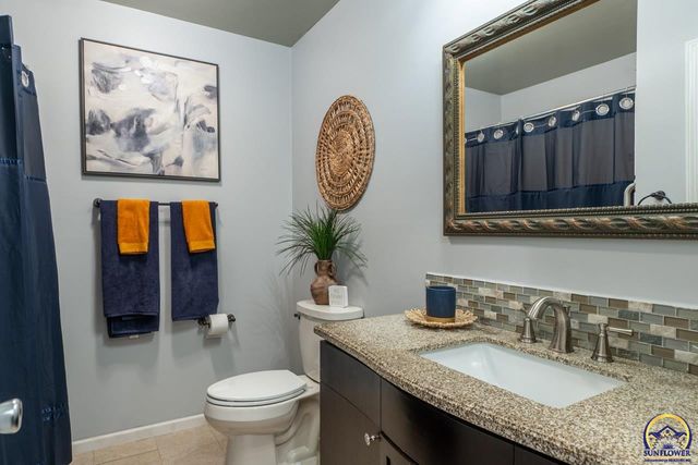 1033 SW Marge CT, Topeka, KS 66615