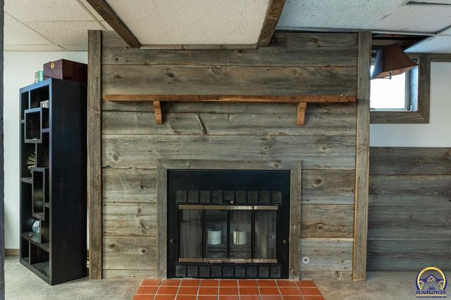 1033 SW Marge CT, Topeka, KS 66615