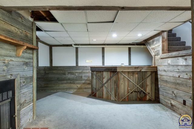 1033 SW Marge CT, Topeka, KS 66615