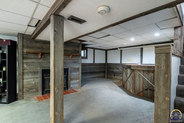 1033 SW Marge CT, Topeka, KS 66615