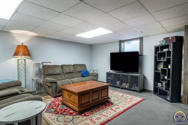 1033 SW Marge CT, Topeka, KS 66615