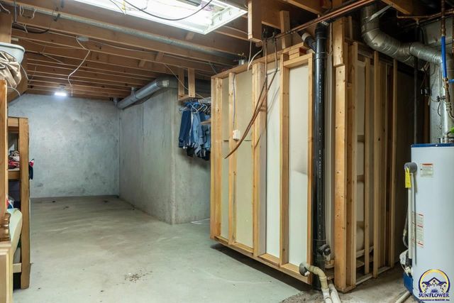 1033 SW Marge CT, Topeka, KS 66615