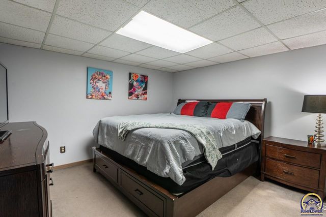 1033 SW Marge CT, Topeka, KS 66615