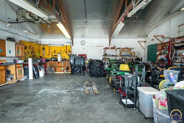 1033 SW Marge CT, Topeka, KS 66615