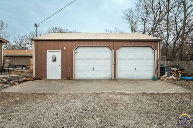 1033 SW Marge CT, Topeka, KS 66615