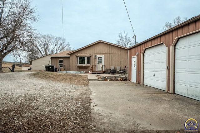 1033 SW Marge CT, Topeka, KS 66615