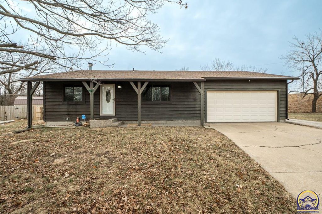 1033 SW Marge CT, Topeka, KS 66615