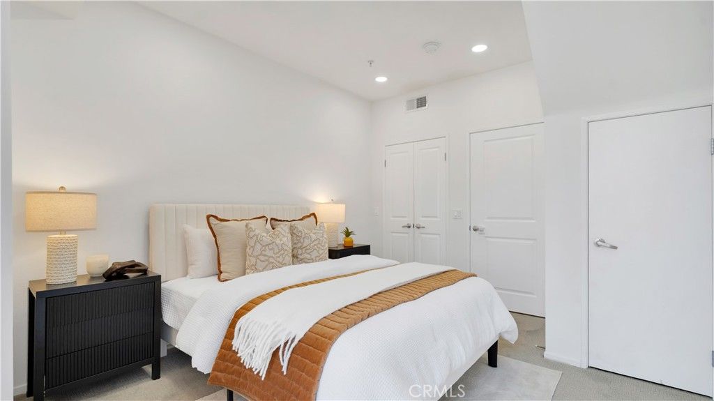 Image 15 of property listing at 1438 Scholarship, Irvine, CA 92612
