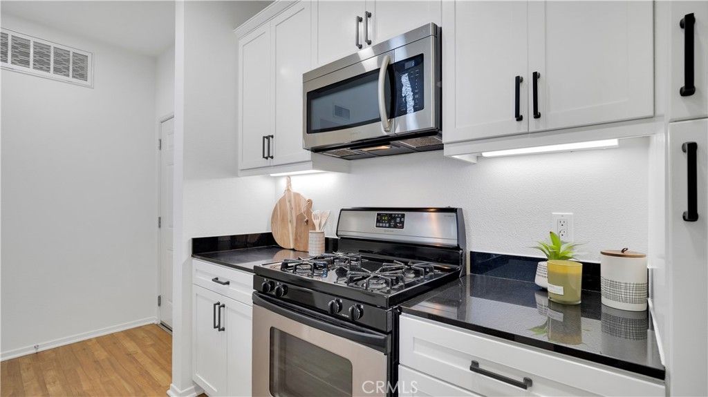 Image 3 of property listing at 1438 Scholarship, Irvine, CA 92612