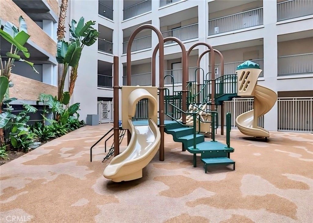 Image 33 of property listing at 1438 Scholarship, Irvine, CA 92612