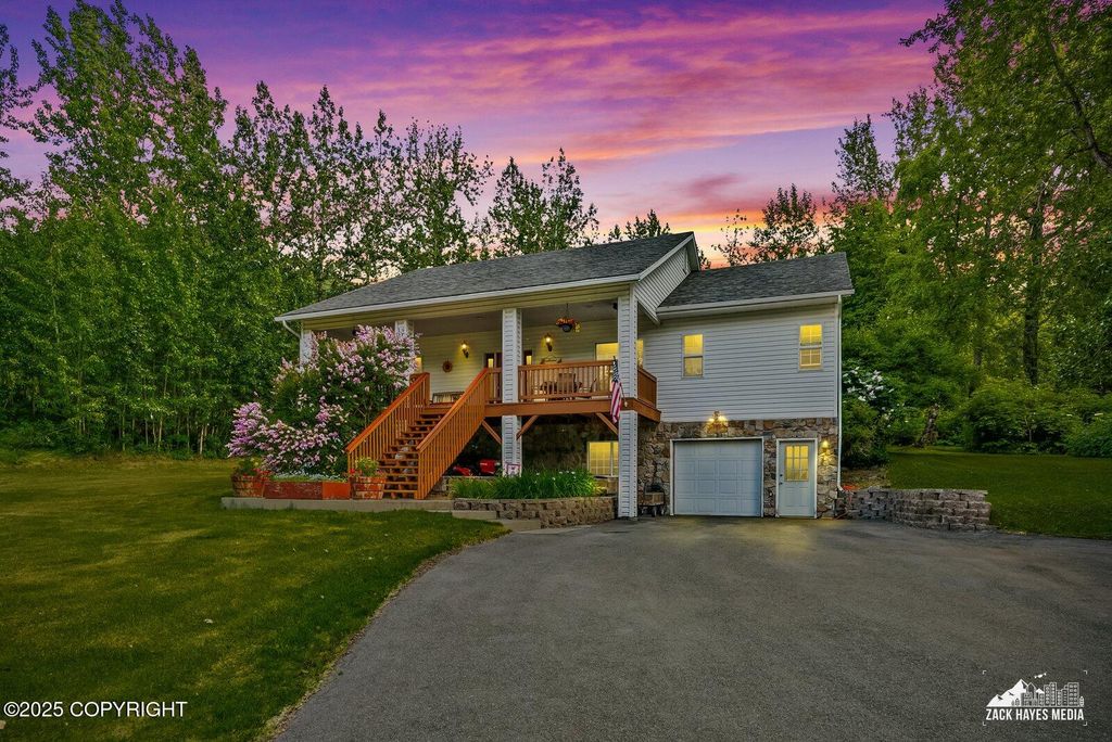 1745 N Lazy Lane, Palmer, AK 99645