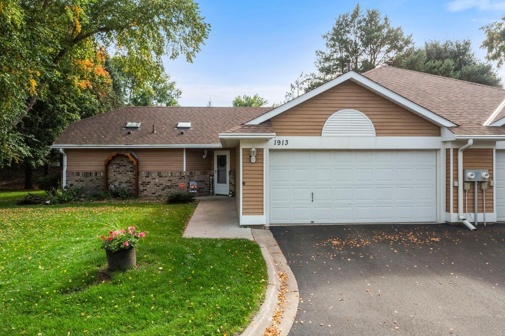1913 Glenhaven Lane N, Brooklyn Park, MN 55443