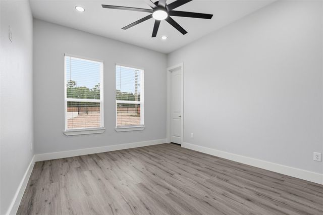 123 Los Robles RD, Elgin, TX 78621