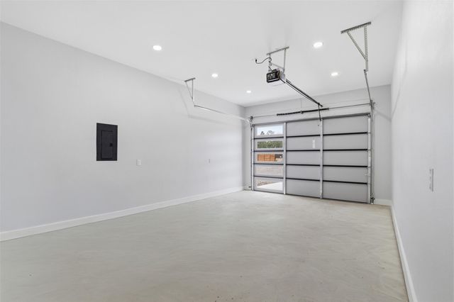 123 Los Robles RD, Elgin, TX 78621