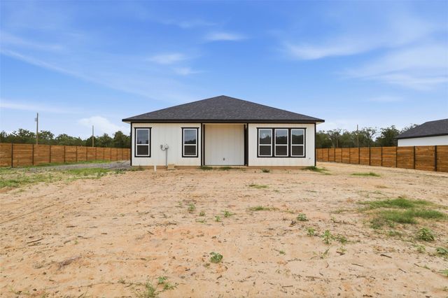 123 Los Robles RD, Elgin, TX 78621