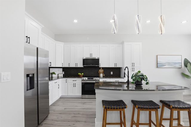 123 Los Robles RD, Elgin, TX 78621