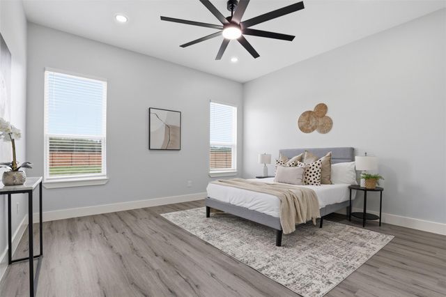 123 Los Robles RD, Elgin, TX 78621