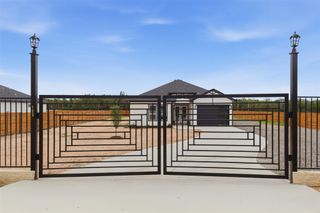 123 Los Robles RD, Elgin, TX 78621