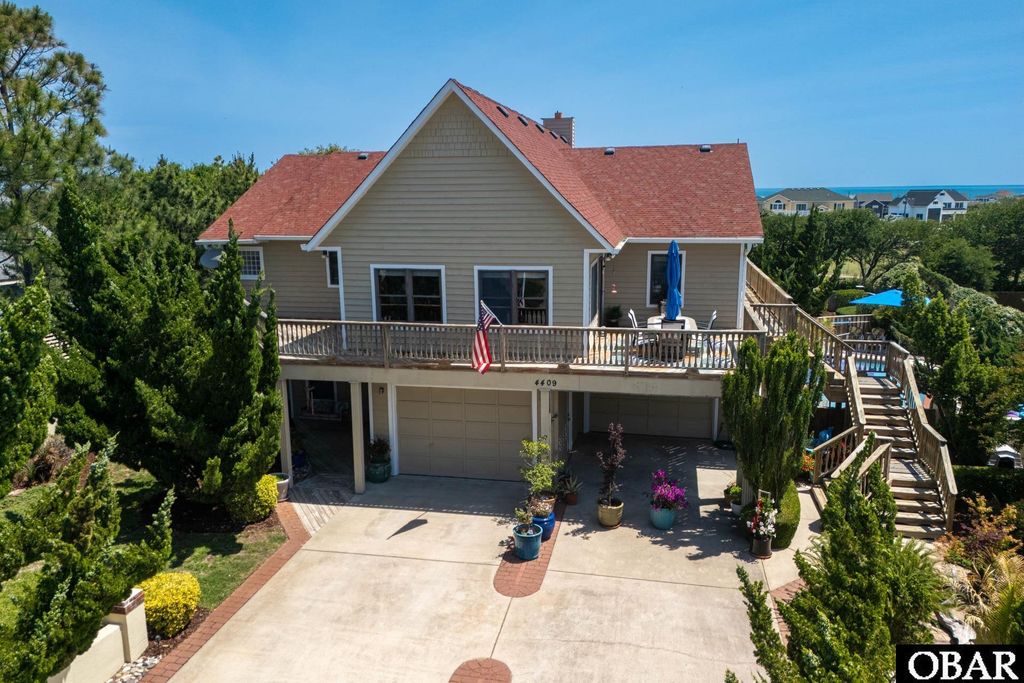 Image 4 of property listing at 4409 Seascape Drive, Kitty Hawk, NC 27949