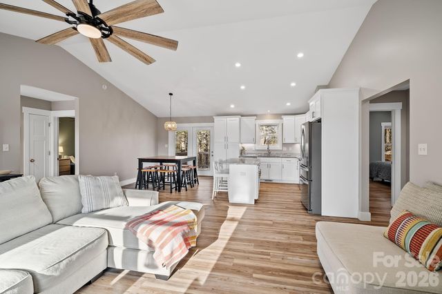 61 Sky Top View, Marshall, NC 28753