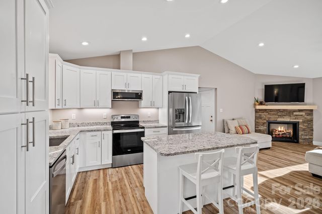 61 Sky Top View, Marshall, NC 28753