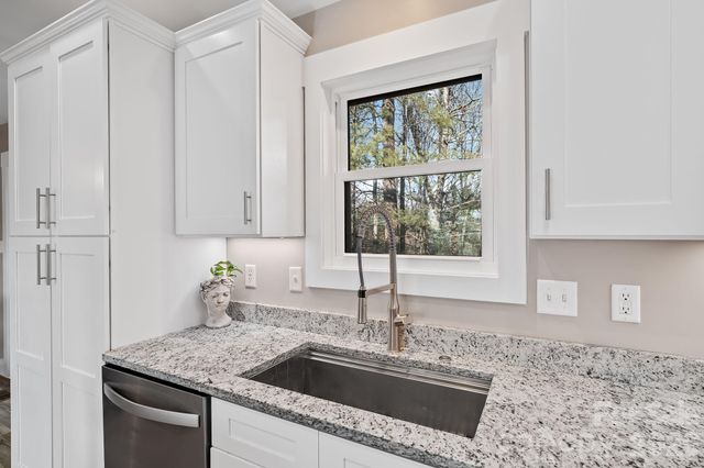 61 Sky Top View, Marshall, NC 28753