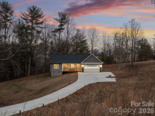 61 Sky Top View, Marshall, NC 28753