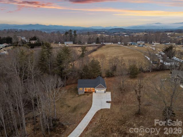 61 Sky Top View, Marshall, NC 28753