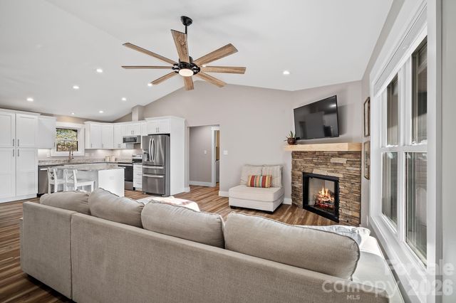 61 Sky Top View, Marshall, NC 28753