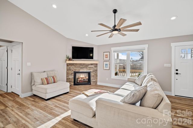 61 Sky Top View, Marshall, NC 28753