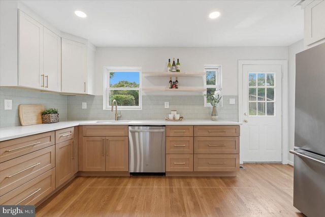 115 S IRIS ST, Alexandria, VA 22304
