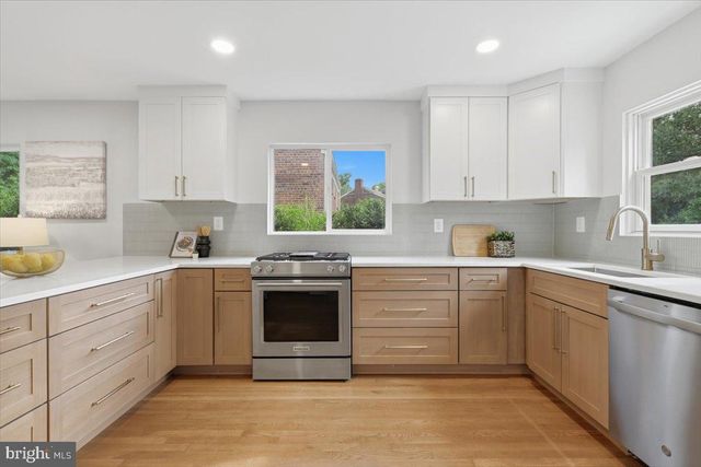 115 S IRIS ST, Alexandria, VA 22304