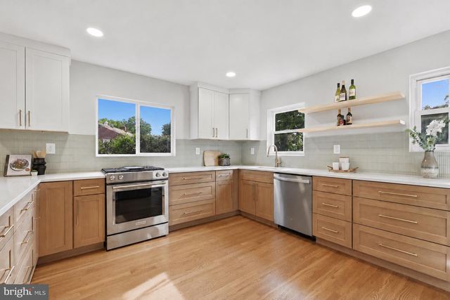 115 S IRIS ST, Alexandria, VA 22304