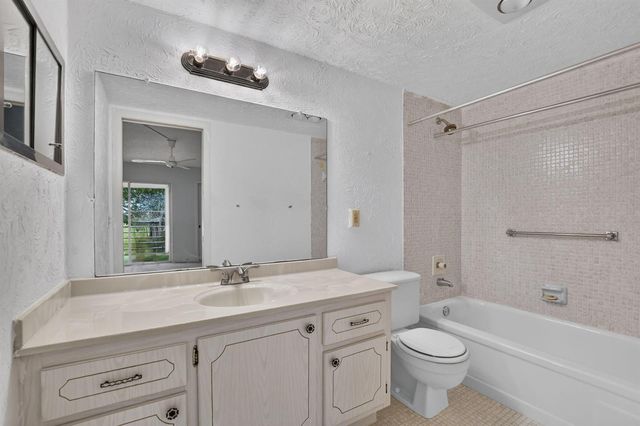 2049 Ventnor O Crescent 2049, Deerfield Beach, FL 33442