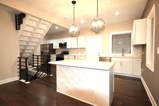 7133 S Indiana Avenue, Chicago, IL 60619