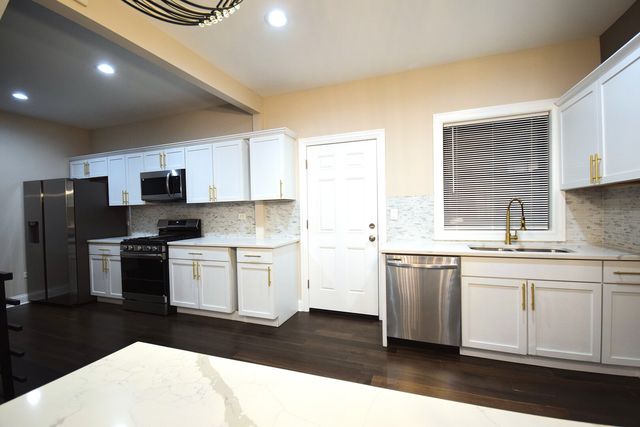 7133 S Indiana Avenue, Chicago, IL 60619