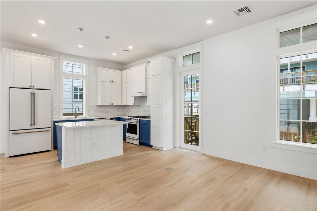 250 Tailwind Dr E, Port Aransas, TX 78373 — photo 4