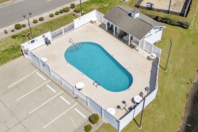 835 Inglenook Ln., Longs, SC 29568